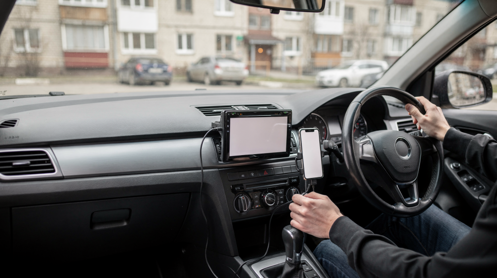 Автомобильный адаптер CarPlay: как добавить Apple в старый автомобиль