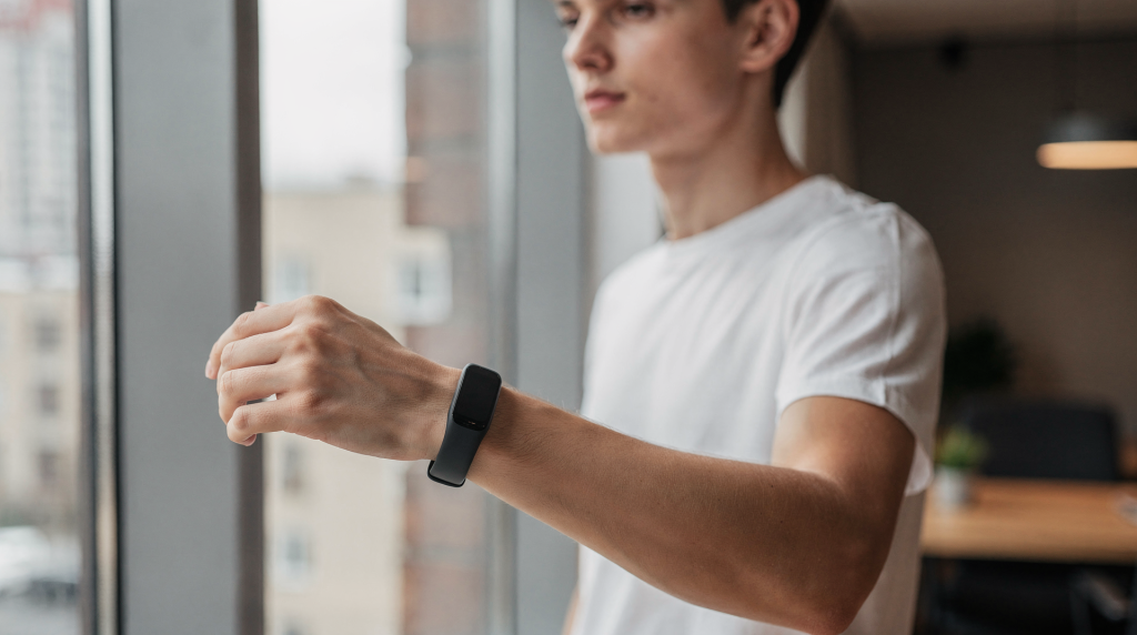 Фитнес-трекеры: Fitbit, Xiaomi, Huawei — мониторинг здоровья без экосистемы